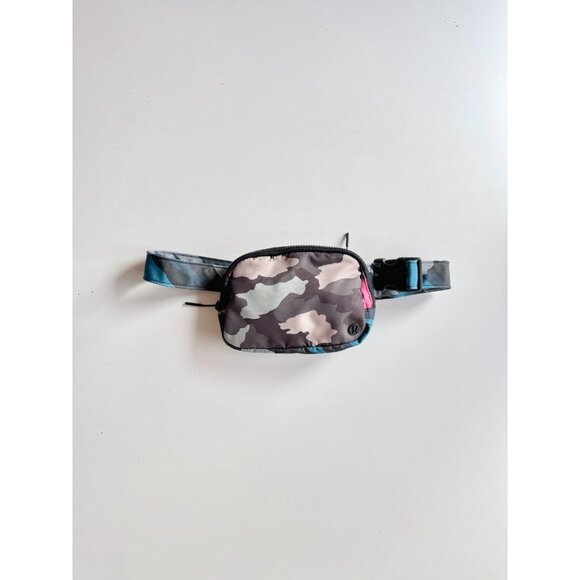 Lululemon Handbags - LULULEMON Heritage 365 Camo Grey Pink Blue Multi Everywhere Belt Bag *1L